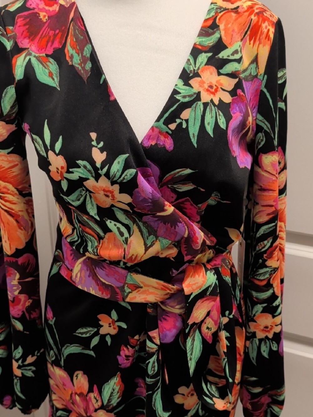 SIENA $128 NWT Size 4 Black Floral Wrap Dress with Orange & Purple Blooms - Picture 2 of 11